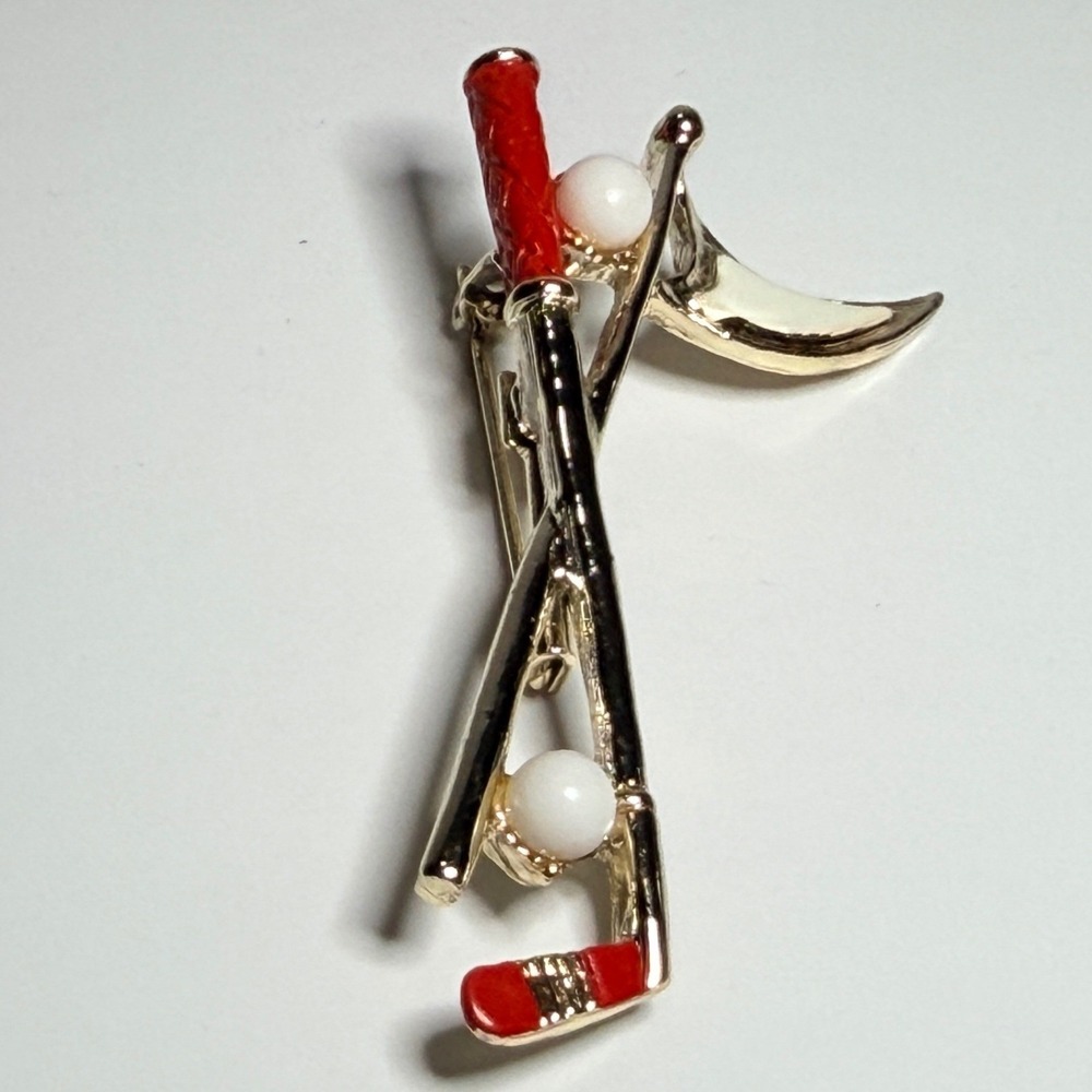 Gerrys Vintage Gold Tone Red Enamel Golf Club Brooch Faux Pearl Pin